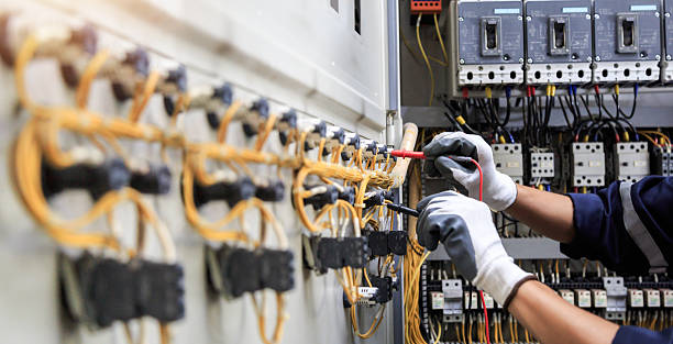 Professional Electrician technician working in Carbondale, KS